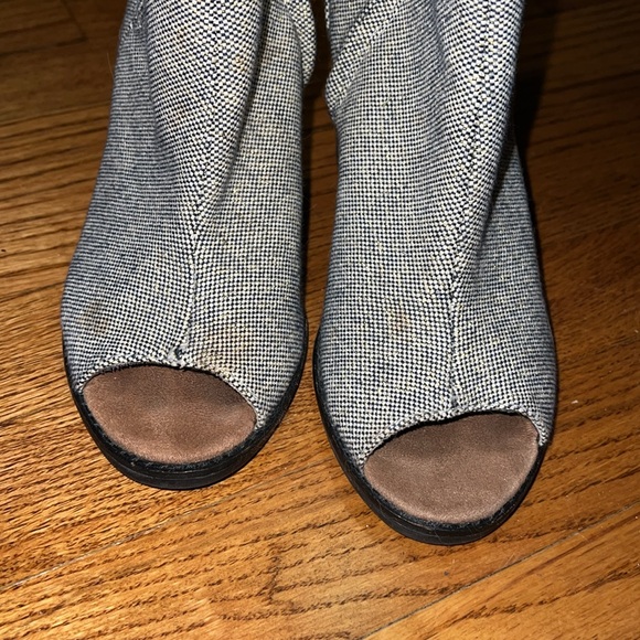 TOMS CASTLEROCK | Peep Toe Booties - Picture 3 of 4